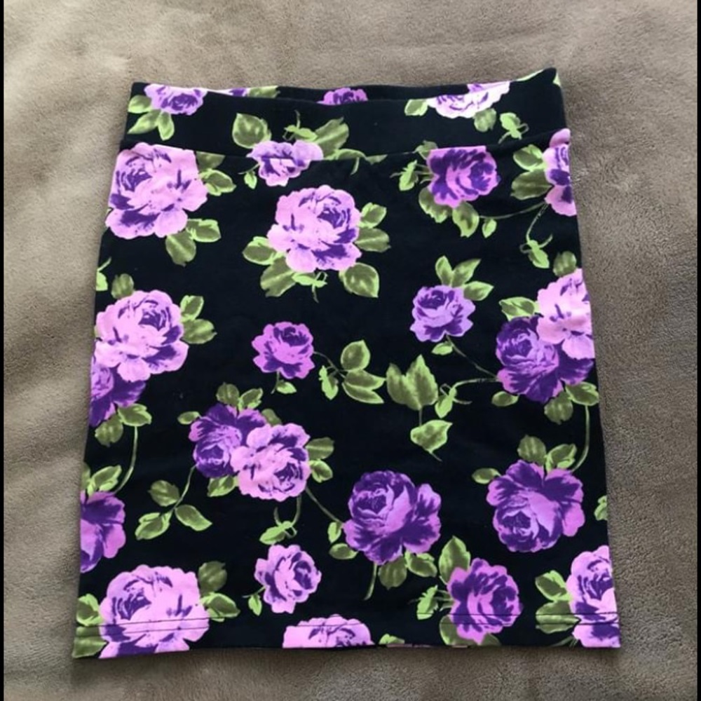 NWT MINI SKIRT🌸